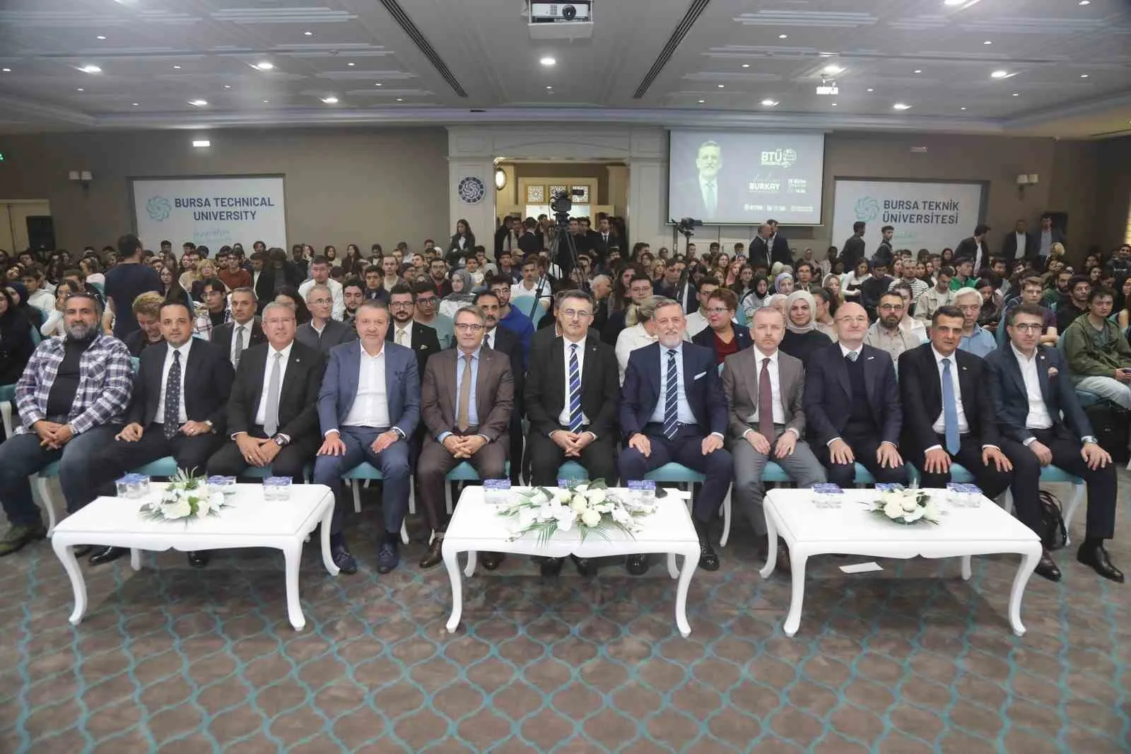 BTÜ Konuşmaları’nın konuğu olan BTSO Başkanı İbrahim Burkay, öğrencilere seslenerek,