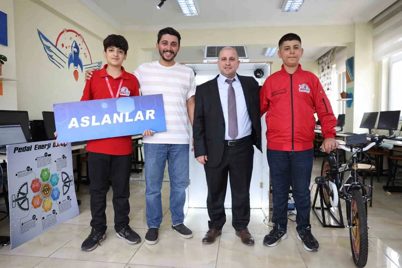 Gaziantep’te Samiye Teymur Emine Ulusoy Ortaokulu öğrencileri “Kartını Tak, Pedalı