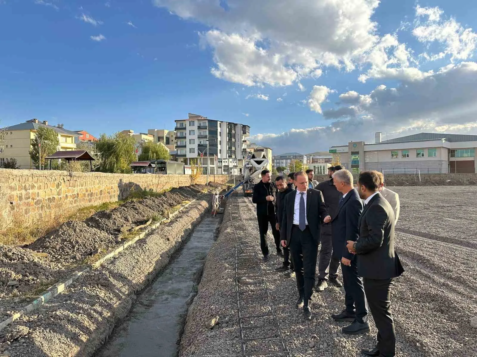 Muş’un Bulanık ilçesindeki stadyumda yenileme çalışmalarına başlandı. Bulanık Kaymakamı Ömer