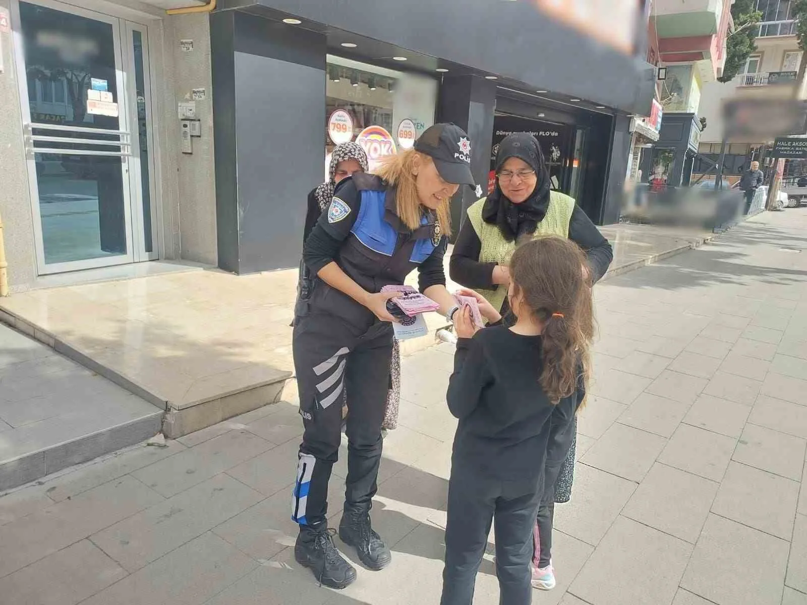 Burdur’da polis ekipleri tarafından kentin işlek caddelerinde KADES ve dolandırıcılığa
