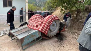 Burdur’un Çeltikçi ilçesinde direksiyon hakimiyetini kaybetmesi sonucu devrilen traktörün altında