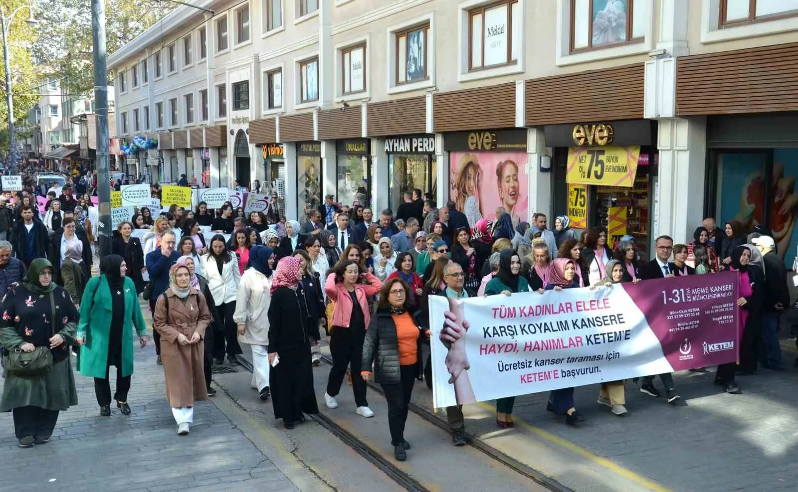 Bursa İl Sağlık Müdürlüğü tarafından, meme kanserinde erken teşhisin önemine