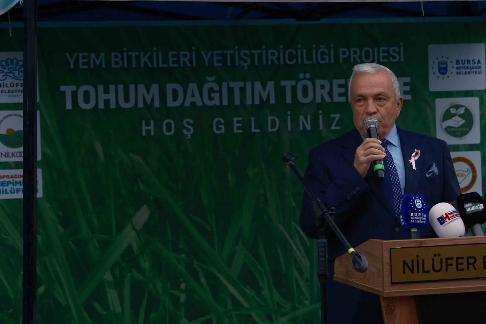 Bursa’nın Nilüfer ilçesinde hayvancılığı desteklemek amacıyla 300 çiftçiye İtalyan çimi