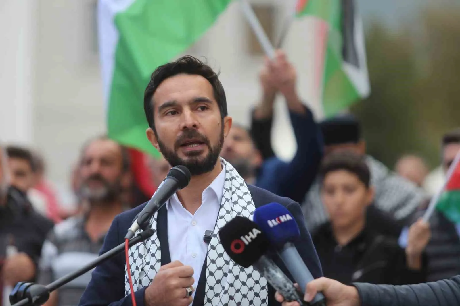 Bursa’da, “Aksa Tufanı” operasyonunun yıldönümü dolayısıyla düzenlenen yürüyüşte Filistin’e destek