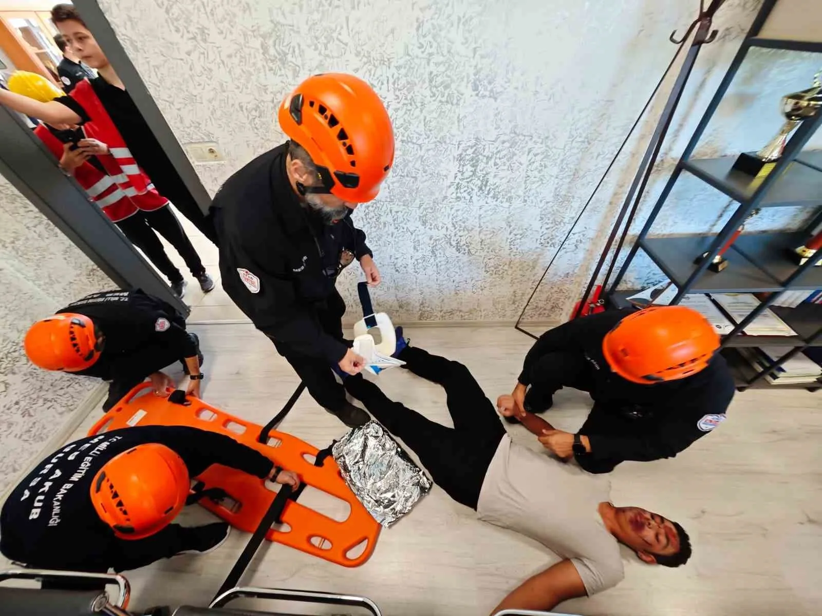 Atatürk Mesleki ve Teknik Anadolu Lisesi’nde öğrencilerin de katıldığı deprem