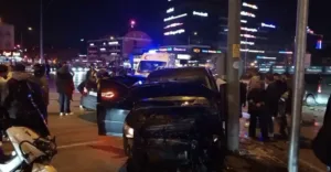 Bursa’nın Nilüfer ilçesinde, hafif ticari araç ile otomobilin çarpışması sonucu
