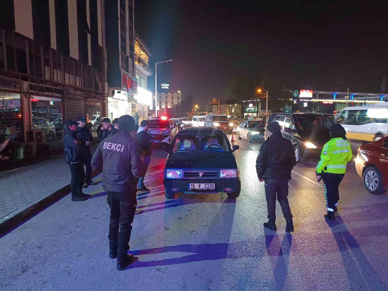 Bursa’da polis ekipleri, kentin farklı noktalarında huzur ve güven uygulaması