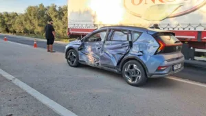 Bursa’nın Orhangazi ilçesinde meydana gelen trafik kazasında kamyon ile otomobil