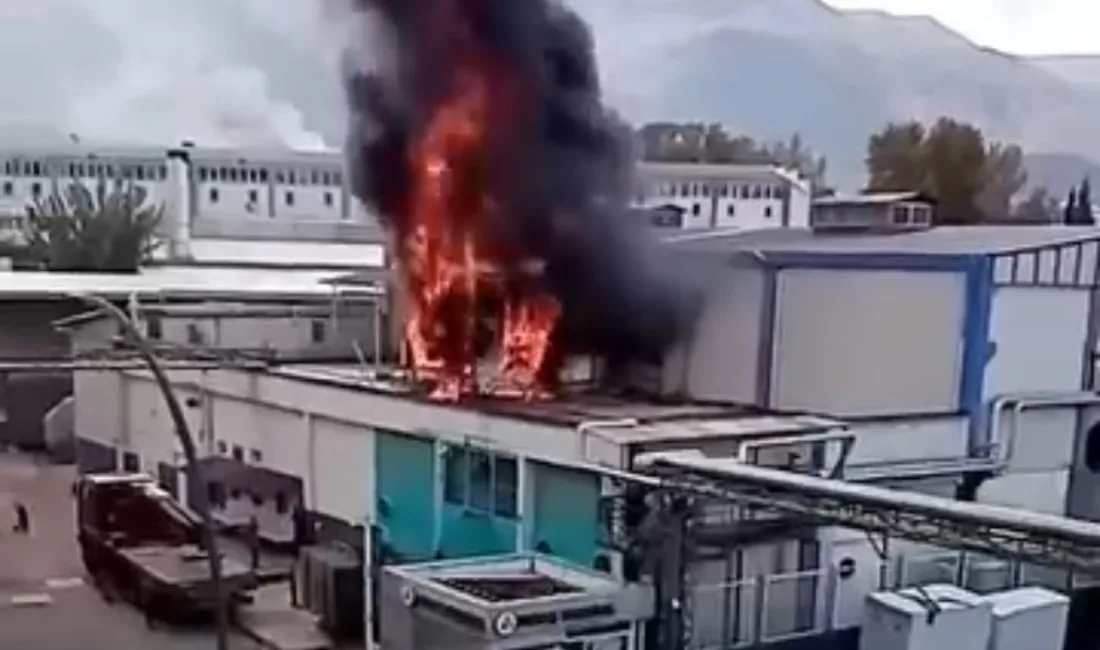 Bursa’nın Gürsu ilçesinde sabahın ilk saatlerinde bir fabrikada çıkan yangın