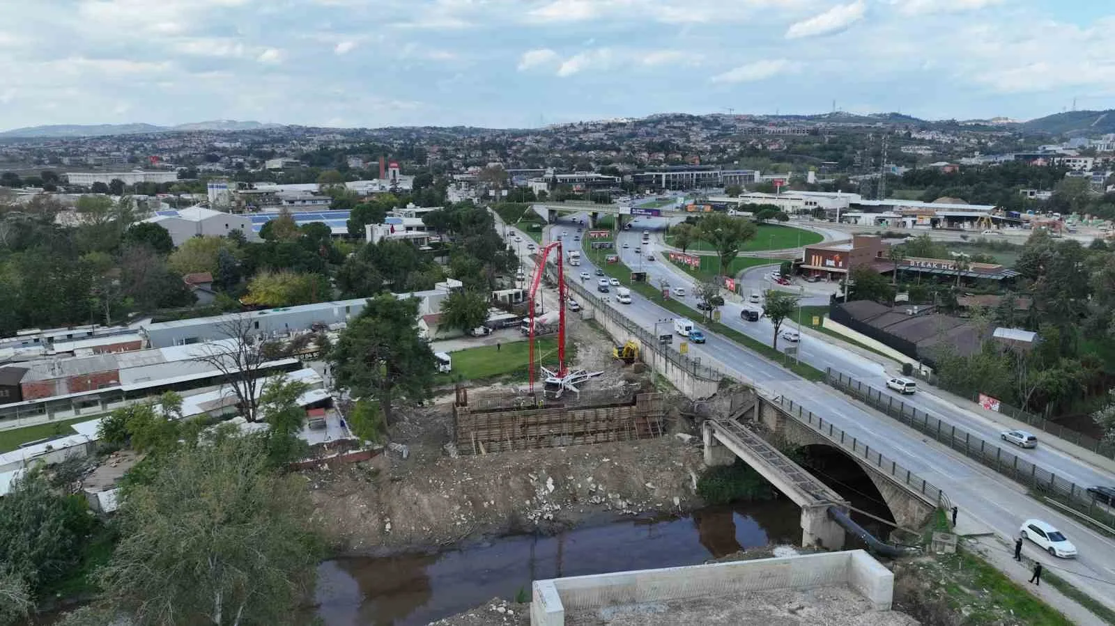Bursa Büyükşehir Belediyesi, Nilüfer-Osmangazi-Mudanya ilçelerinin kesiştiği ve Bademli ile Geçit’i