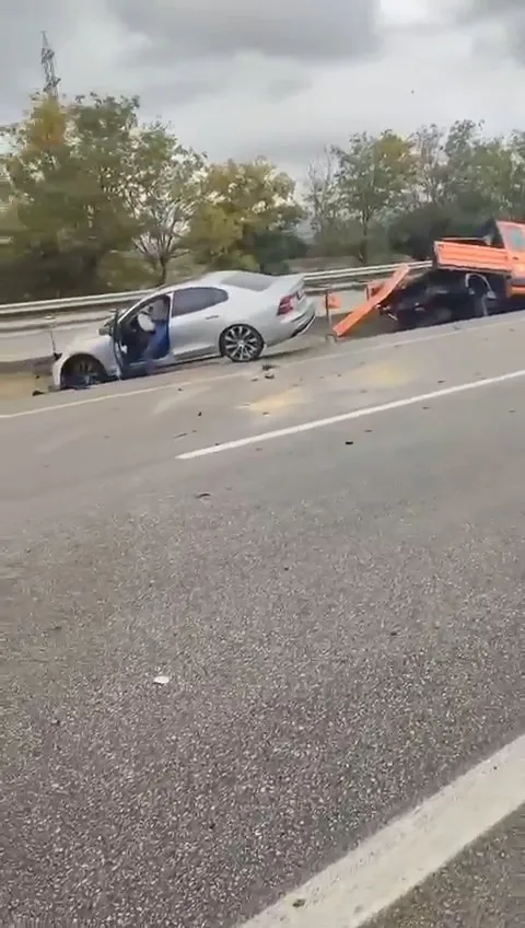 Bursa’da meydana gelen zincirleme trafik kazasında 3’ü ağır 4 kişi