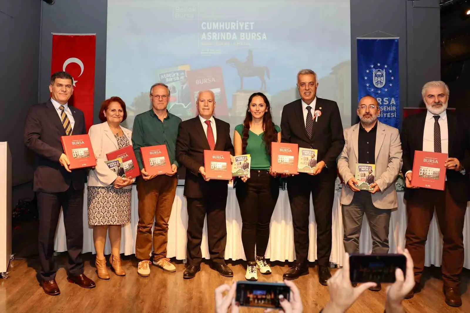 Cumhuriyet coşkusunu kültürel bir kazanıma dönüştüren Büyükşehir Belediyesi, Bursa’nın tarihine