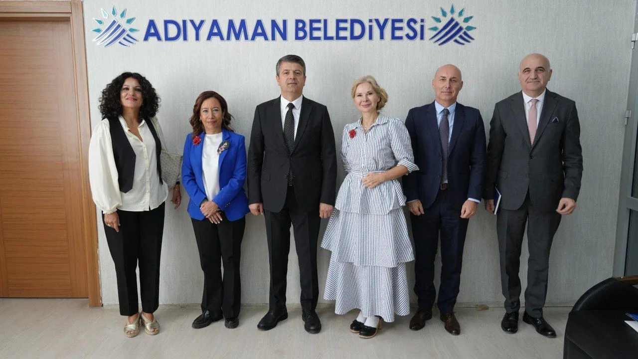İsveç Büyükelçisi Malena Mard, Adıyaman Belediye Başkanı Abdurrahman Tutdere’yi makamında