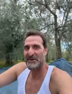 Ünlü oyuncu Timur Acar İznik’te satın aldığı zeytinlikte ilk hasadını