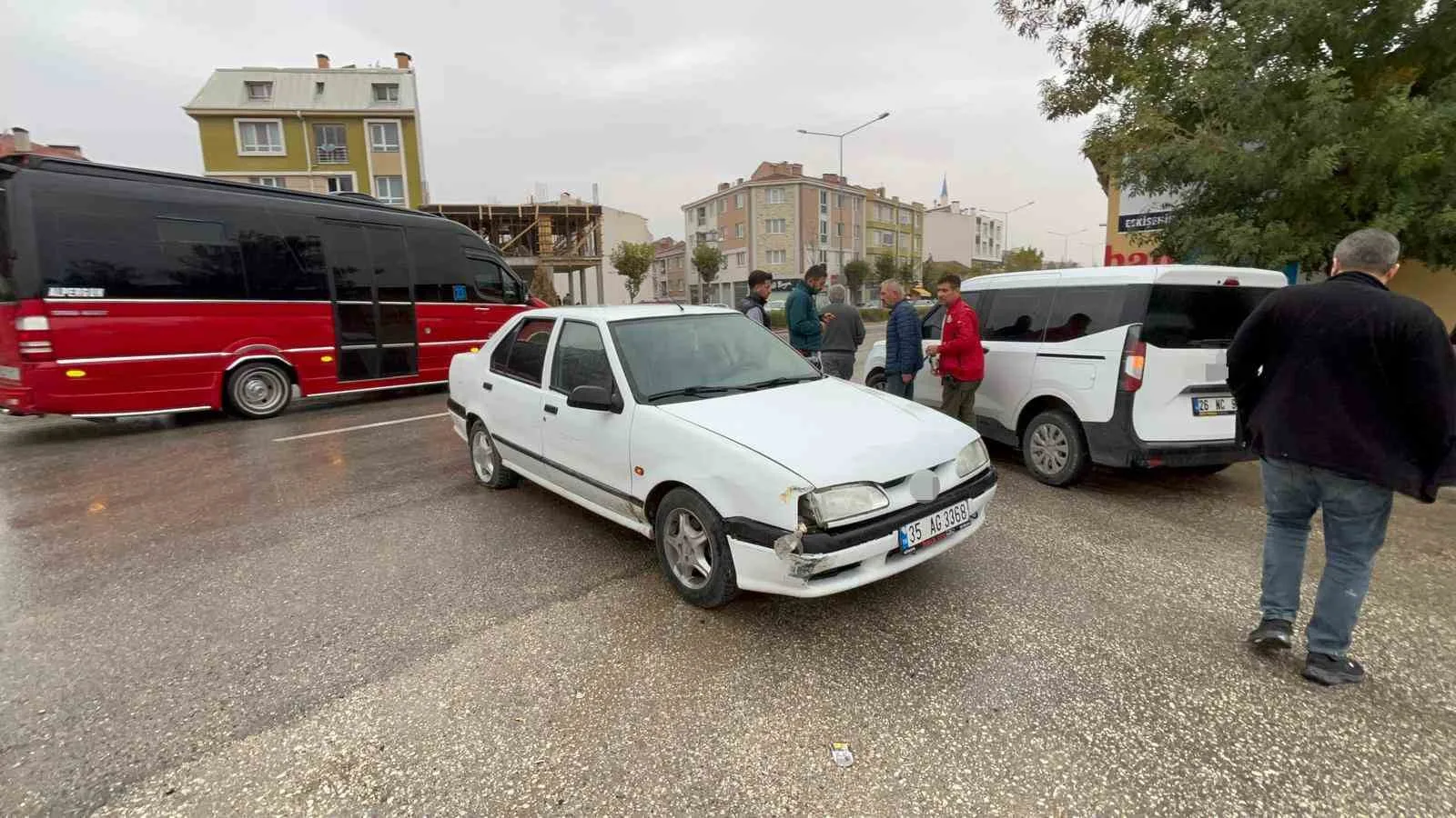 Eskişehir’de çaldığı aracın patlayan lastiğine rağmen yarım saat boyunca polislerden