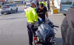 Aydın’ın Söke ilçesinde meydana gelen olayda, kaza yapan motosiklet sürücüsü