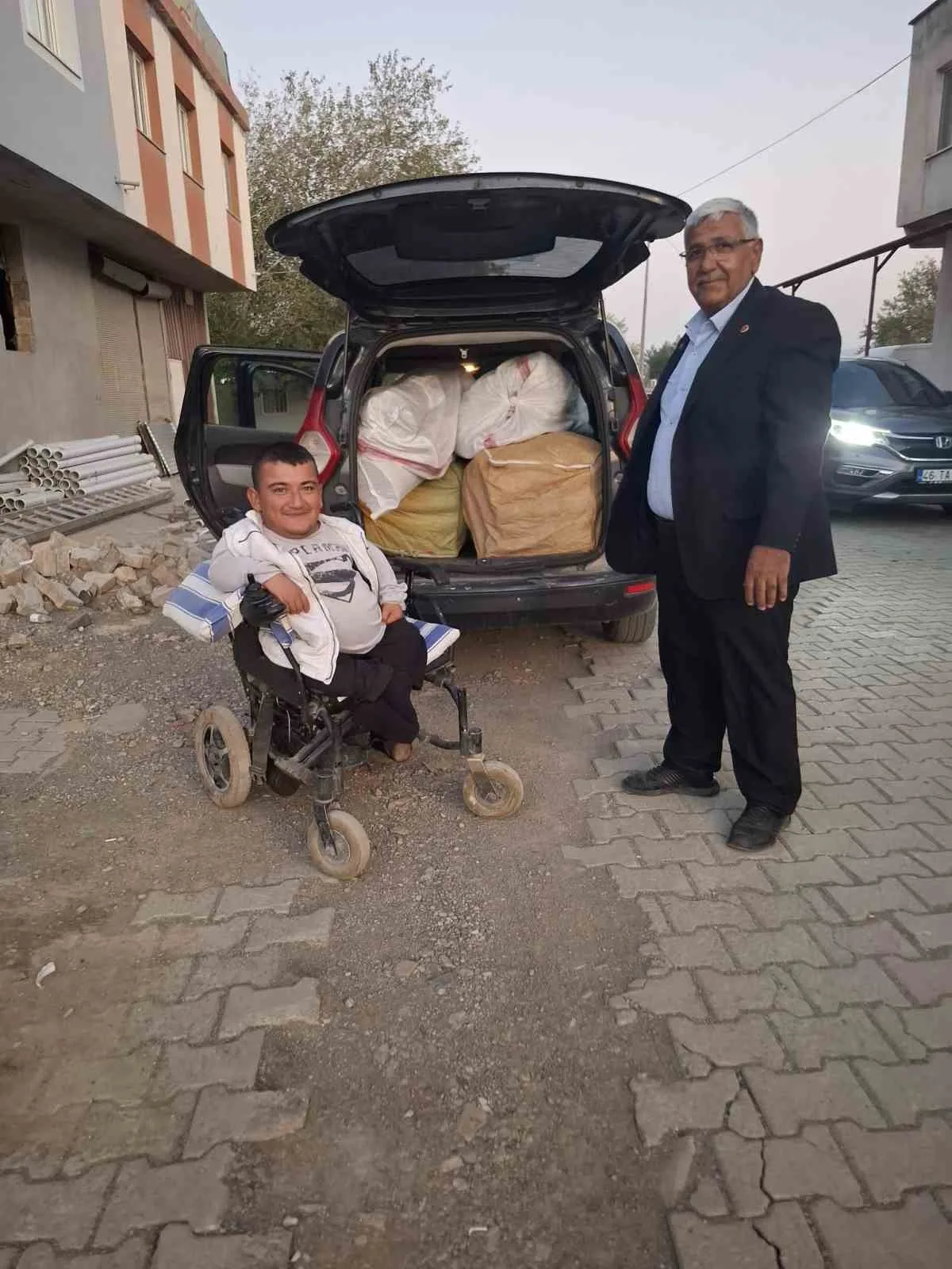 Kahramanmaraş’ta cam kemik hastası genç, Filistin için düzenlenen kampanyaya duyarsız