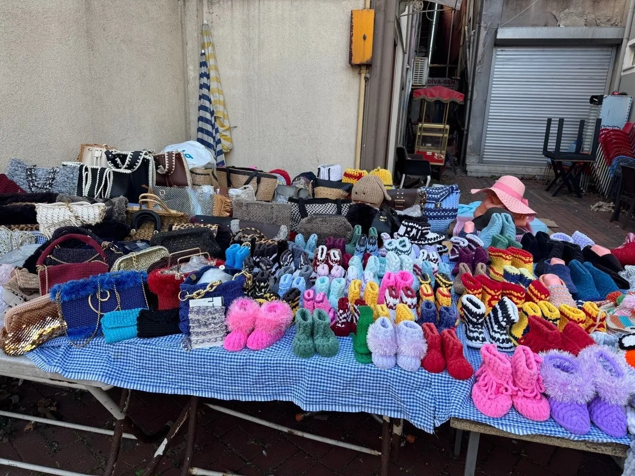 Zonguldak’ın Çaycuma ilçesinde yaşayan Serpil Kaya, cam kemik hastası oğlu