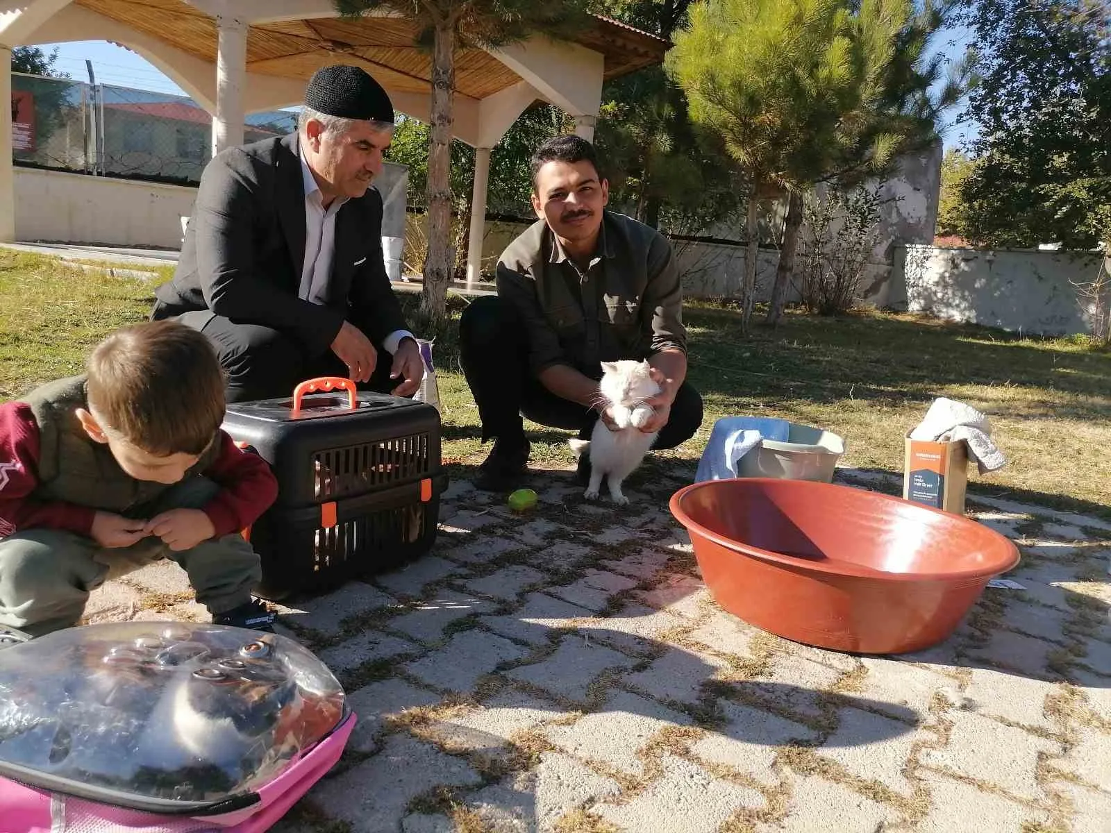 Erzurum’un Hınıs ilçesinde görev yapan imam hatip Yunus Çaykara, cami