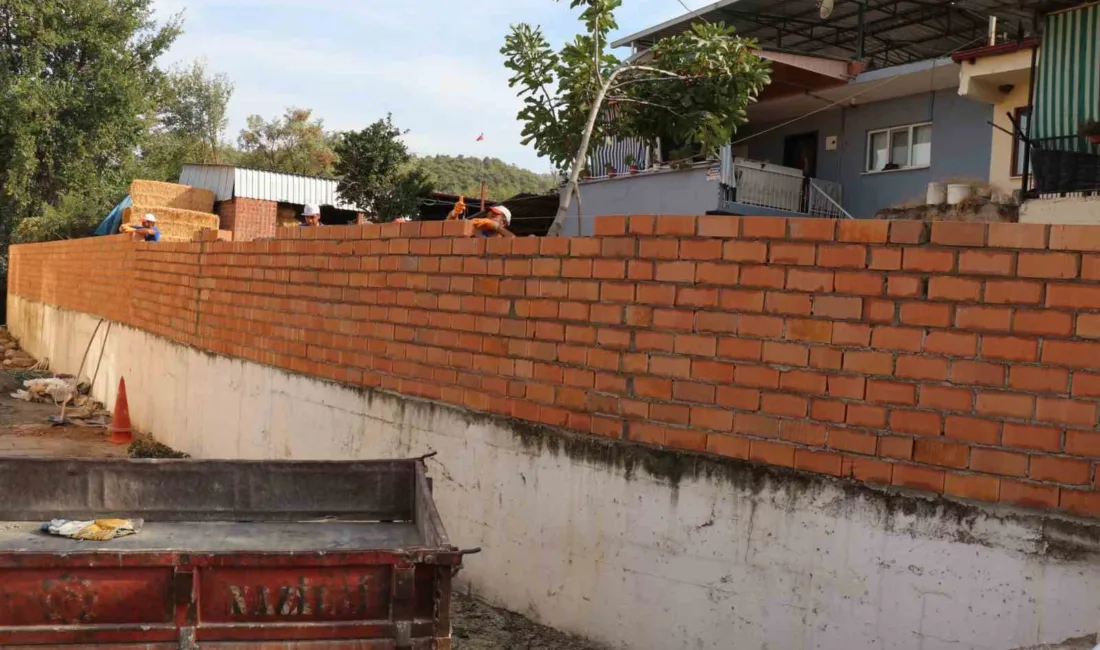 Aydın’ın Bozdoğan ilçesinde çalışmalarını sürdüren belediye ekipleri, Çamlıdere Mahallesi’ndeki riskli