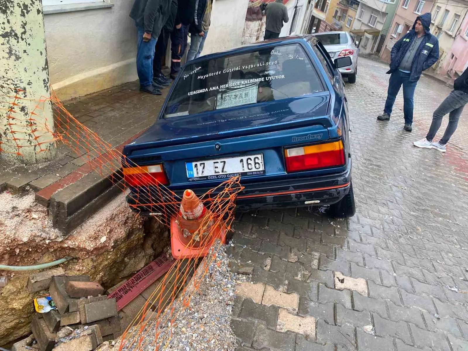 Çanakkale’nin Biga ilçesinde gece boyunca devam eden yağış nedeniyle altyapı