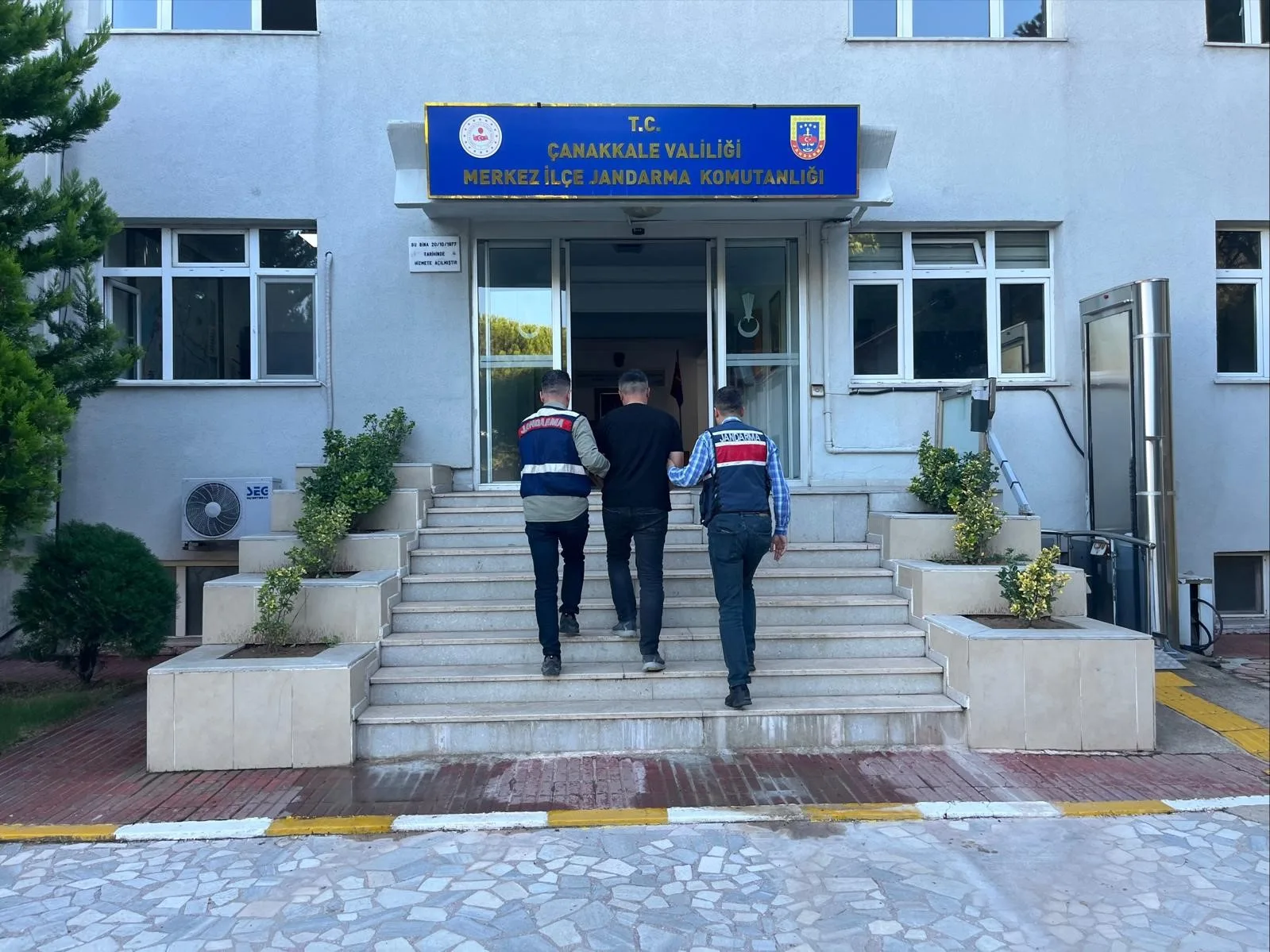 Çanakkale’de jandarma ekipleri tarafından gerçekleştirilen FETÖ operasyonunda N.D. isimli şahıs