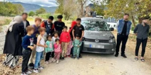 Çanakkale’de jandarma tarafından düzenlenen göçmen kaçakçılığı operasyonunda gözaltına alınan 9
