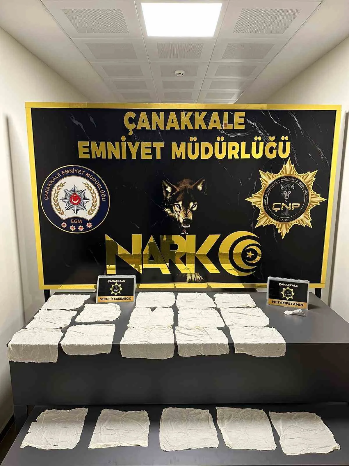 Çanakkale İl Emniyet Müdürlüğü tarafından düzenlenen uyuşturucu operasyonunda yaklaşık 20