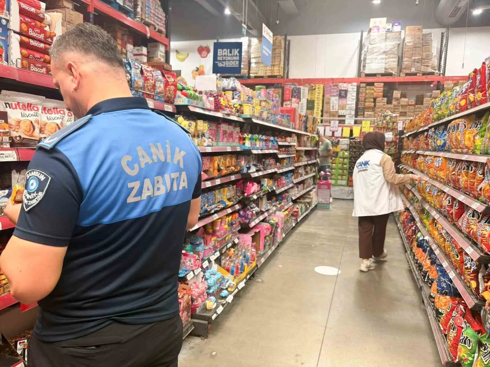 Samsun’un Canik Belediyesi Zabıta Müdürlüğü ekipleri grosmarketleri mercek altına aldı.