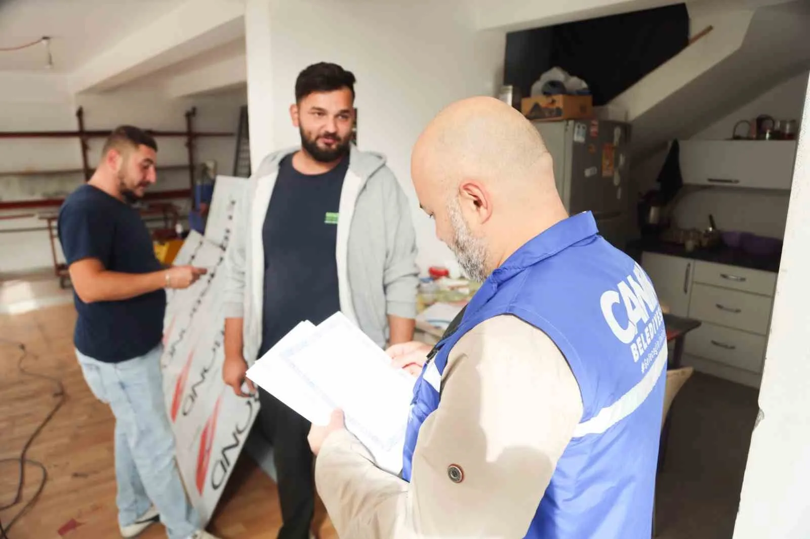 Samsun’un Canik ilçesinde belediye ekipleri, işletmelerin iş yeri açma ve