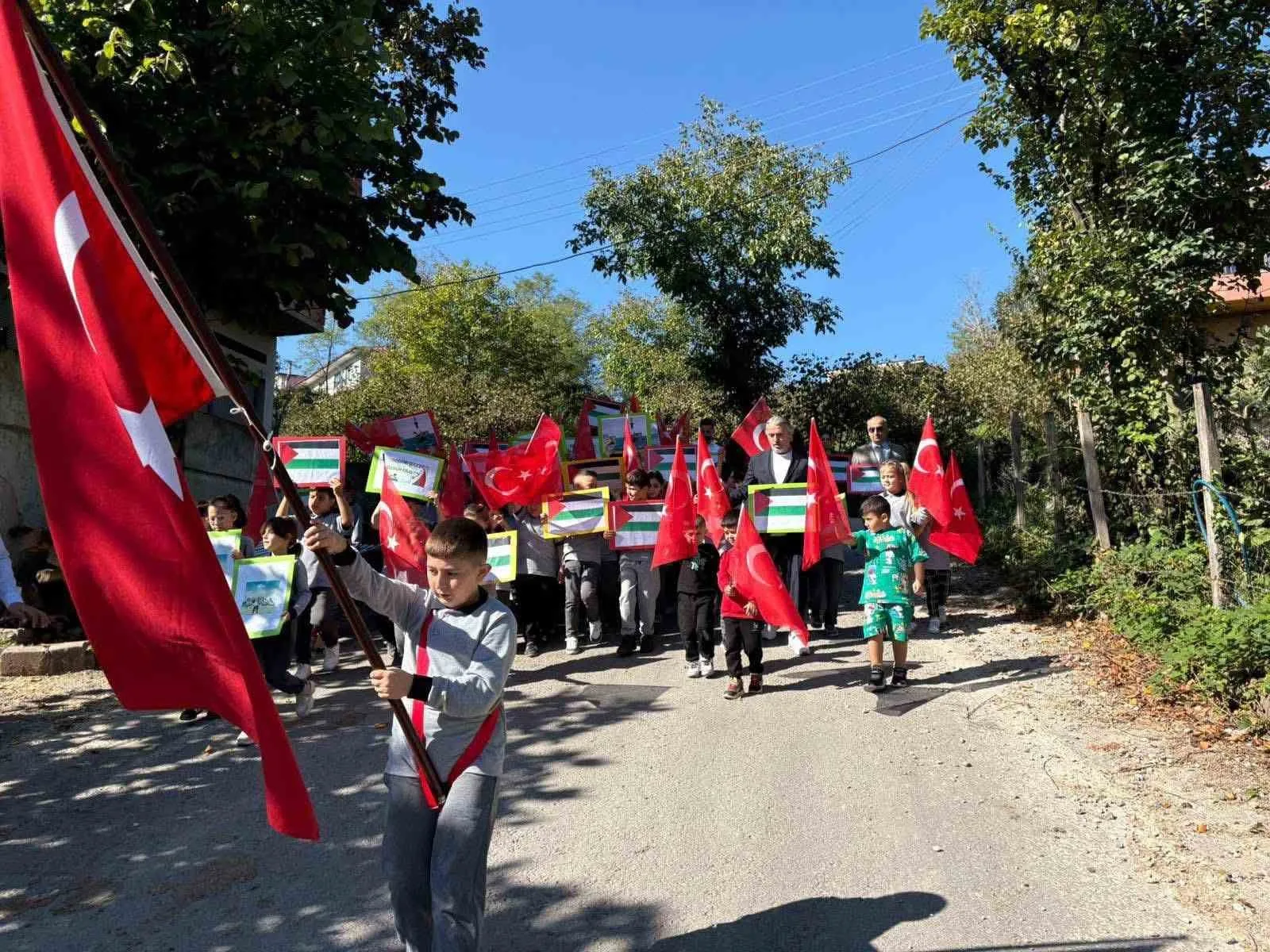 Ordu’nun Çatalpınar ilçesi Kıran Mahallesi İlkokulu öğrencileri, Filistin ve Gazze’de