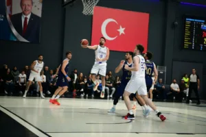 Çayırova Belediyesi, Türkiye Basketbol Ligi’nde karşılaştığı Kipaş İstiklal’i 90-86’lık skorla