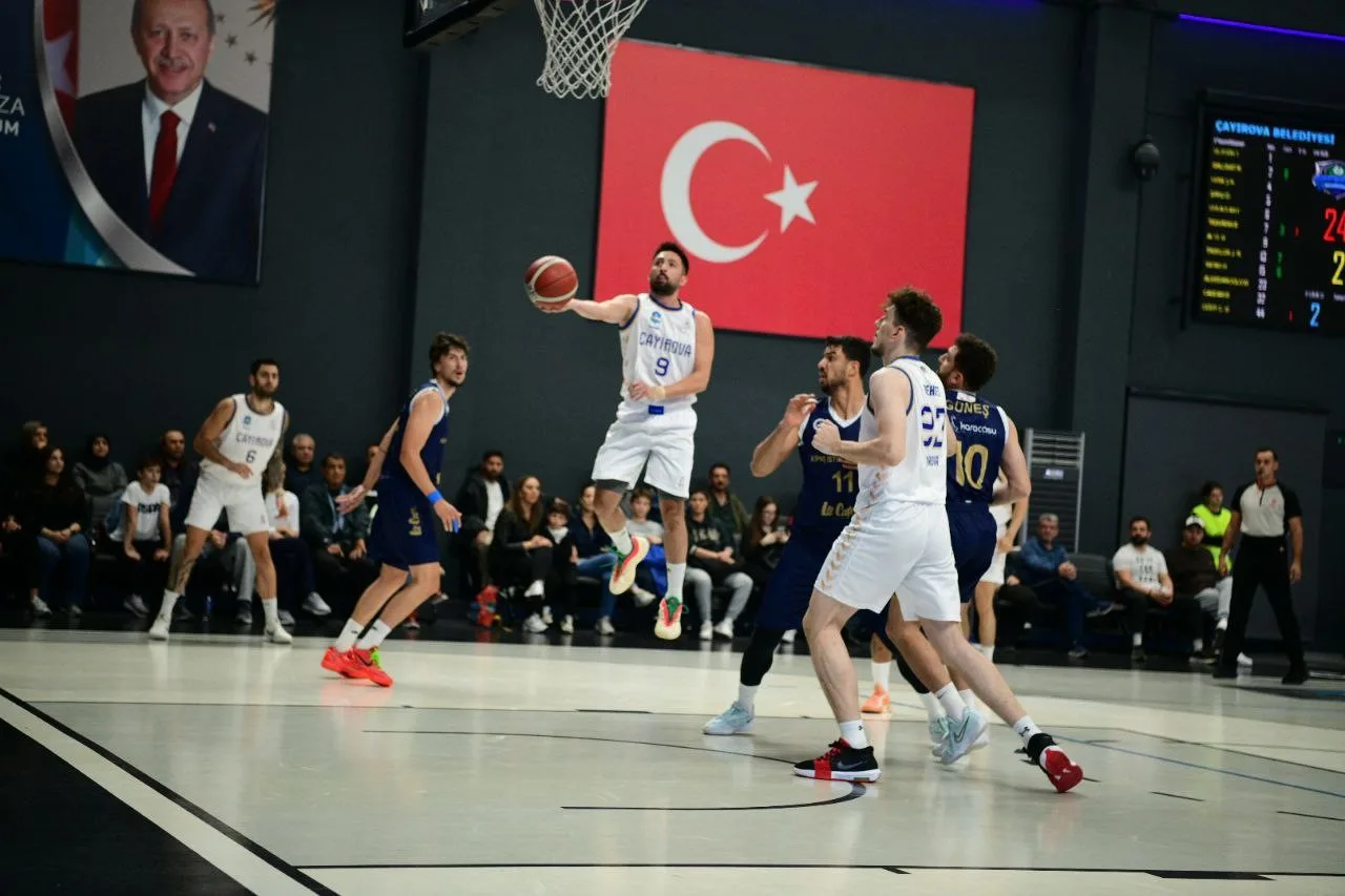 Çayırova Belediyesi, Türkiye Basketbol Ligi’nde karşılaştığı Kipaş İstiklal’i 90-86’lık skorla