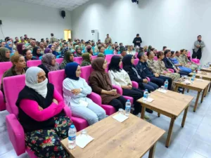 Tunceli’nin Çemişgezek ilçesinde ‘Kadına Yönelik Şiddetle Mücadelede’ programı düzenlendi. Tunceli’nin