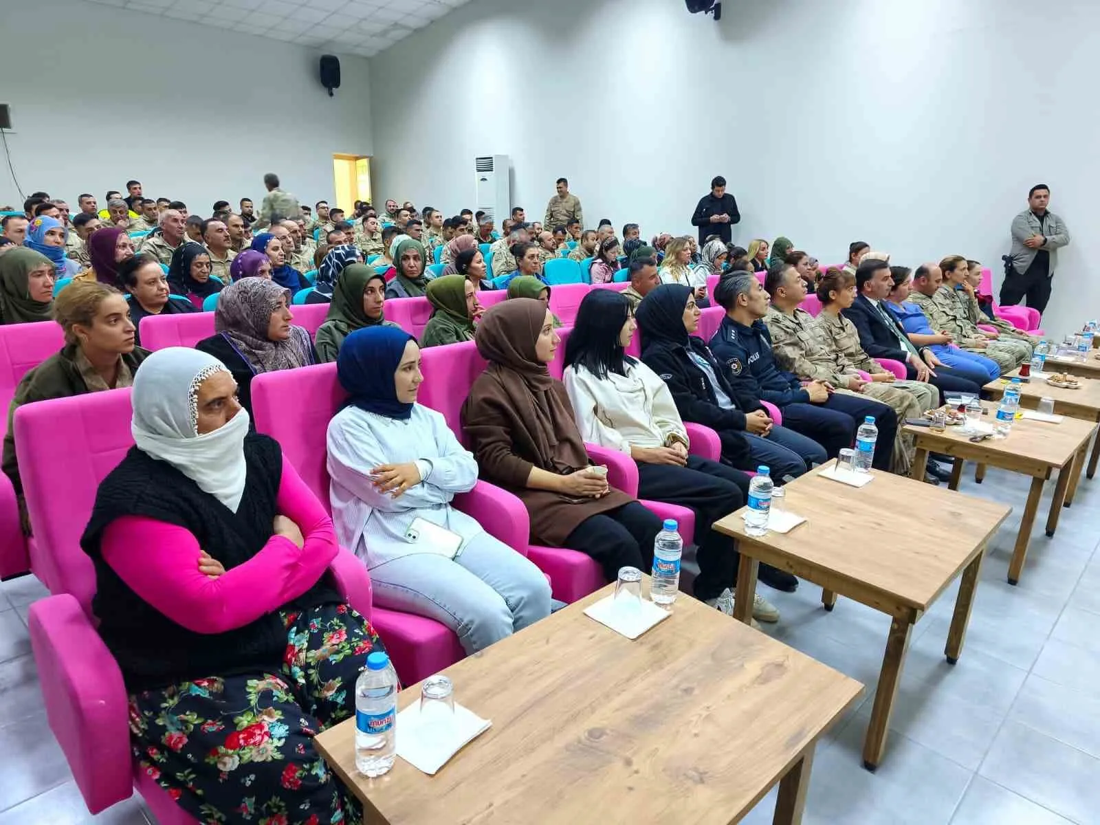 Tunceli’nin Çemişgezek ilçesinde ‘Kadına Yönelik Şiddetle Mücadelede’ programı düzenlendi. Tunceli’nin