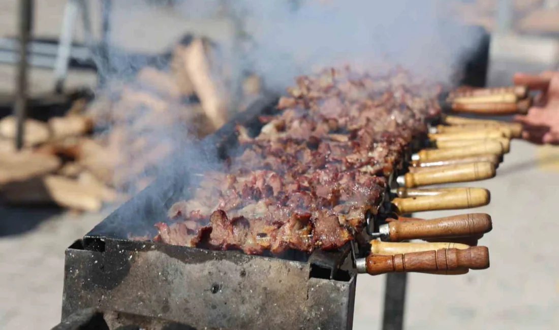 Konya’da üçüncüsü düzenlenen ‘Erzurum Günleri’nde yöresel lezzetler vatandaşlara tek tek