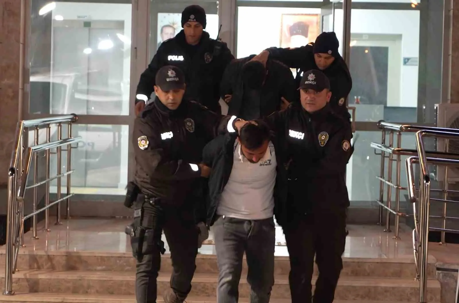 Kırıkkale’de polis ekiplerinin “dur” ihtarına uymayan cezaevi firarisi, yaşanan kovalamaca