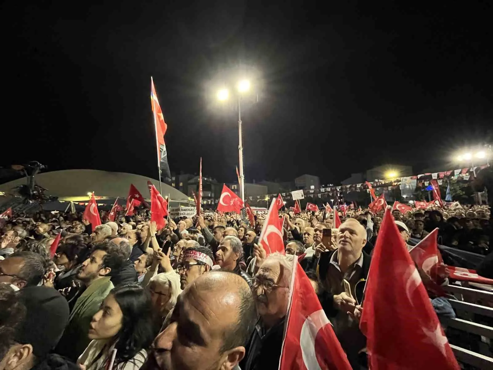 CHP Genel Başkanı Özgür Özel, partisi tarafından Küçükçekmece’de düzenlenen ‘Millet