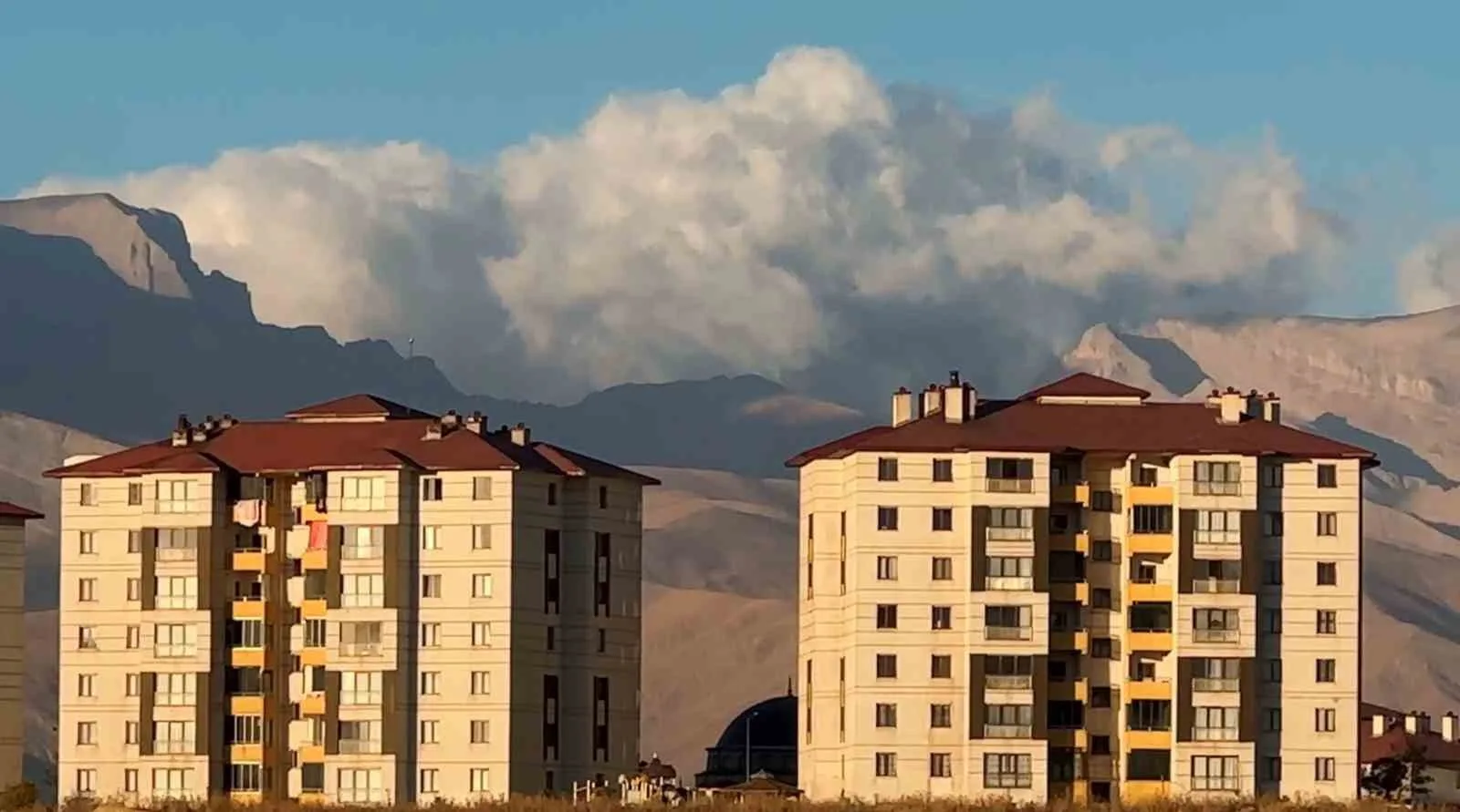 Hakkari’nin Yüksekova ilçesindeki 4 bin 130 rakımlı Cilo Dağı’nın üzerine