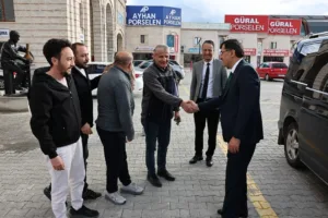 Kütahya Belediye Başkanı Eyüp Kahveci, şehrin önemli ticari noktalarından Çiniciler