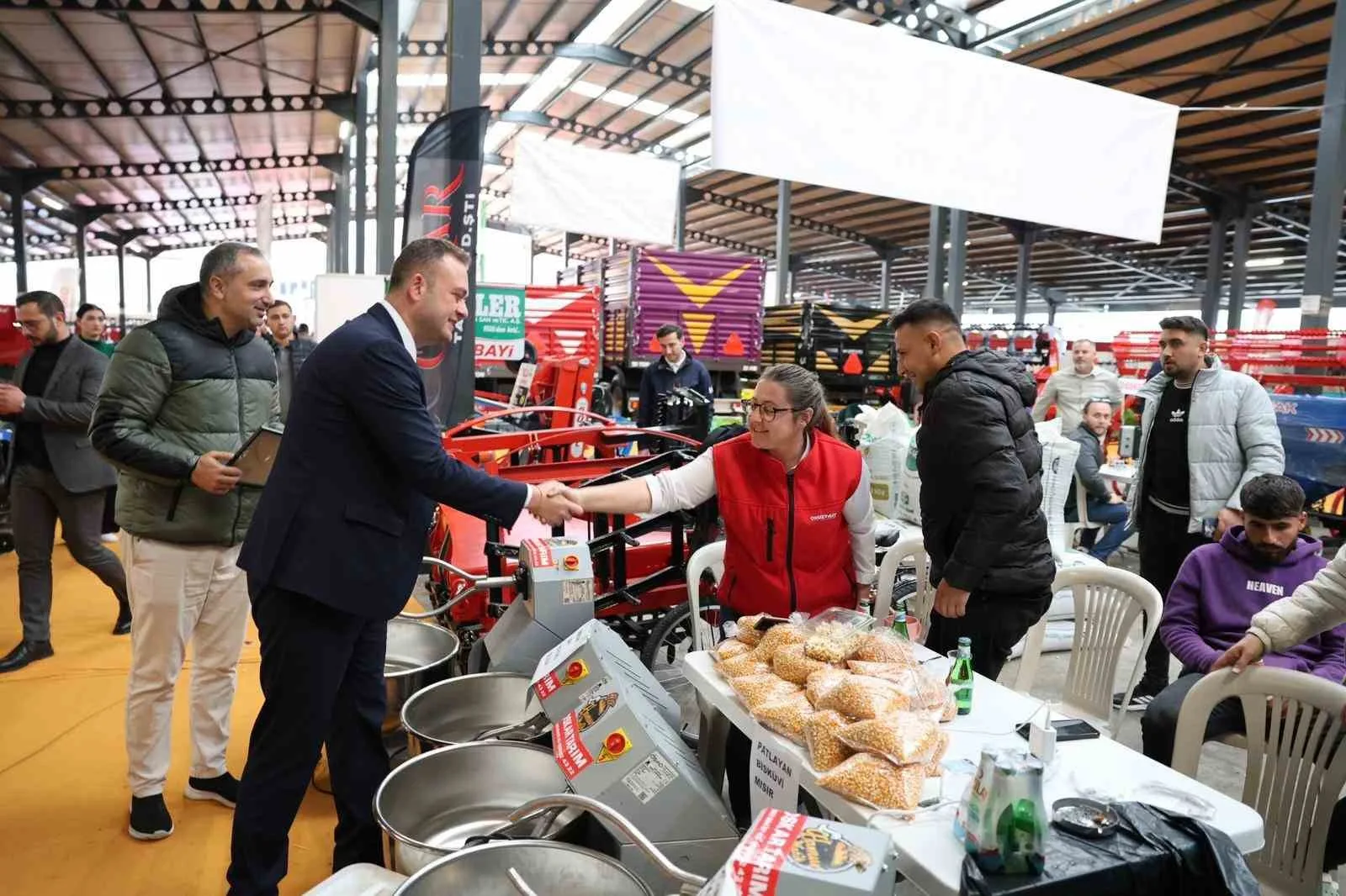 Denizli’de Çivril Belediyesi ev sahipliğinde düzenlenen Çivril Tarım Hayvancılık Makineleri