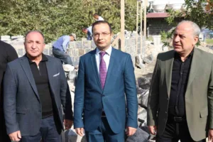 Şırnak’ın Cizre ilçesindeki Mir Abdaliye Medresesi’nin kısmen yıkılan duvarı aslına