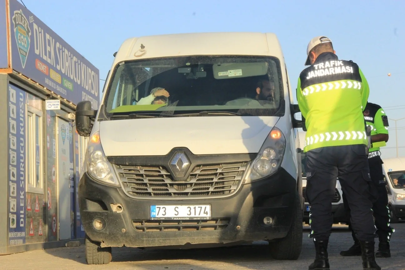 Şırnak’ın Cizre ilçesinde öğrencilerin güvenliğini sağlamak amacıyla okul servislerine yönelik