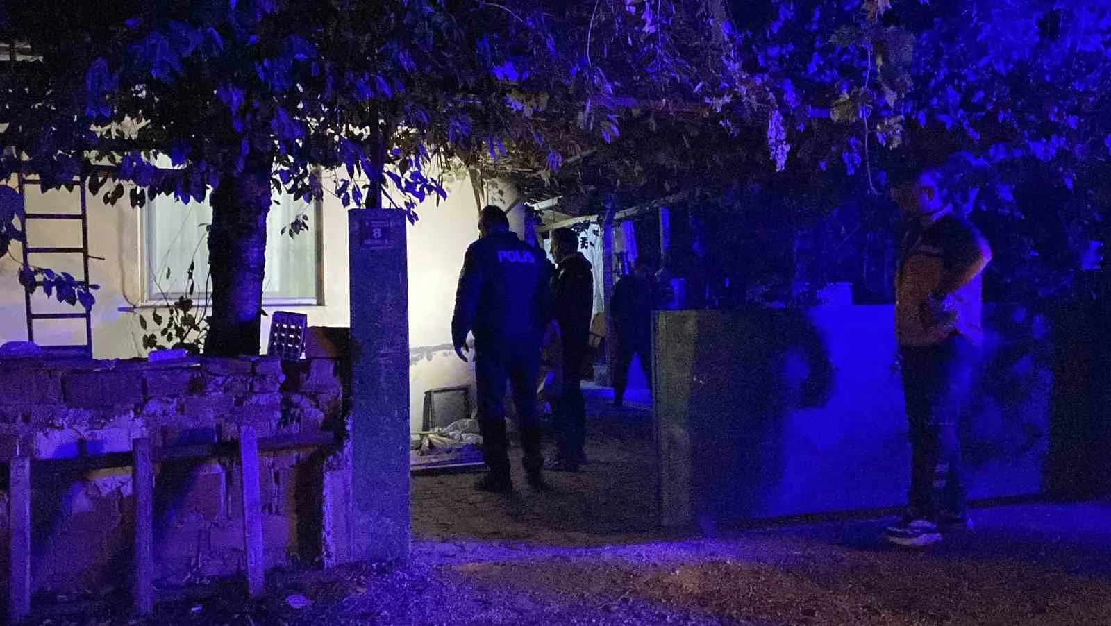 Çorum’da baba-oğul arasında çıkan tartışma kanlı bitti. Oğlu tarafından tüfekle