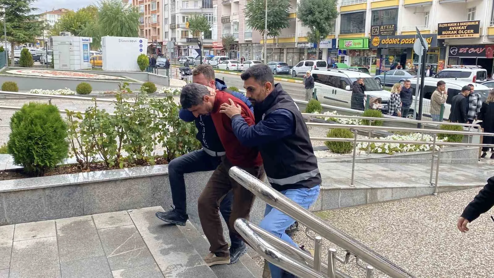 Çorum’da tartıştığı babasını tüfekle vurarak öldüren zanlı tutuklandı. Olay, 19