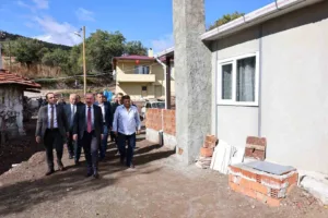Çorum’un İskilip ilçesinde çıkan yangında evleri kullanılamaz hale gelen iki
