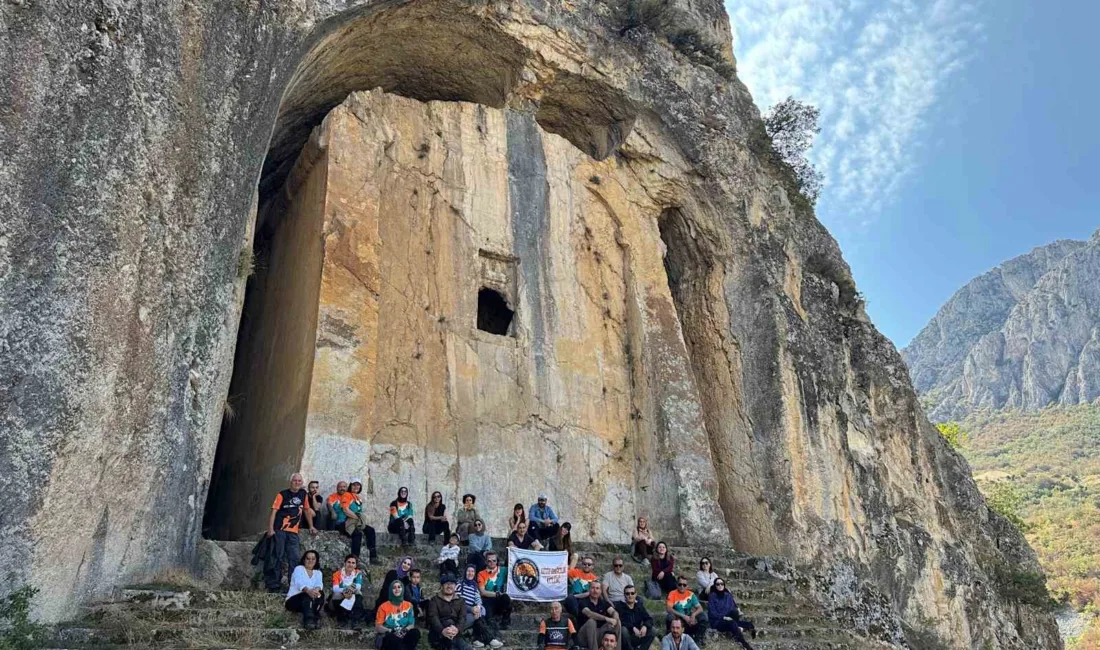 Çorum’un Laçin ilçesi Kırkdilim mevkiinde yer alan Kapılıkaya Kaya Mezarı,