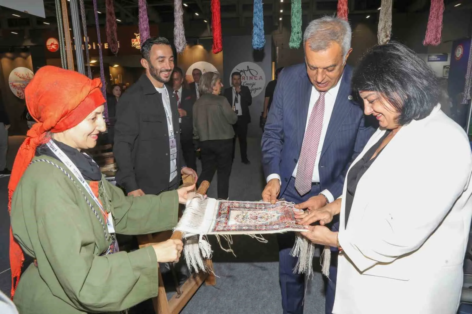 Türkiye’nin çeşitli bölgelerinden üniversitelerin, bağımsız el sanatları atölyelerinin ve olgunlaşma