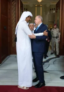 Cumhurbaşkanı Recep Tayyip Erdoğan, Katar temaslarını tamamlamasının ardından Doha’dan ayrıldı.