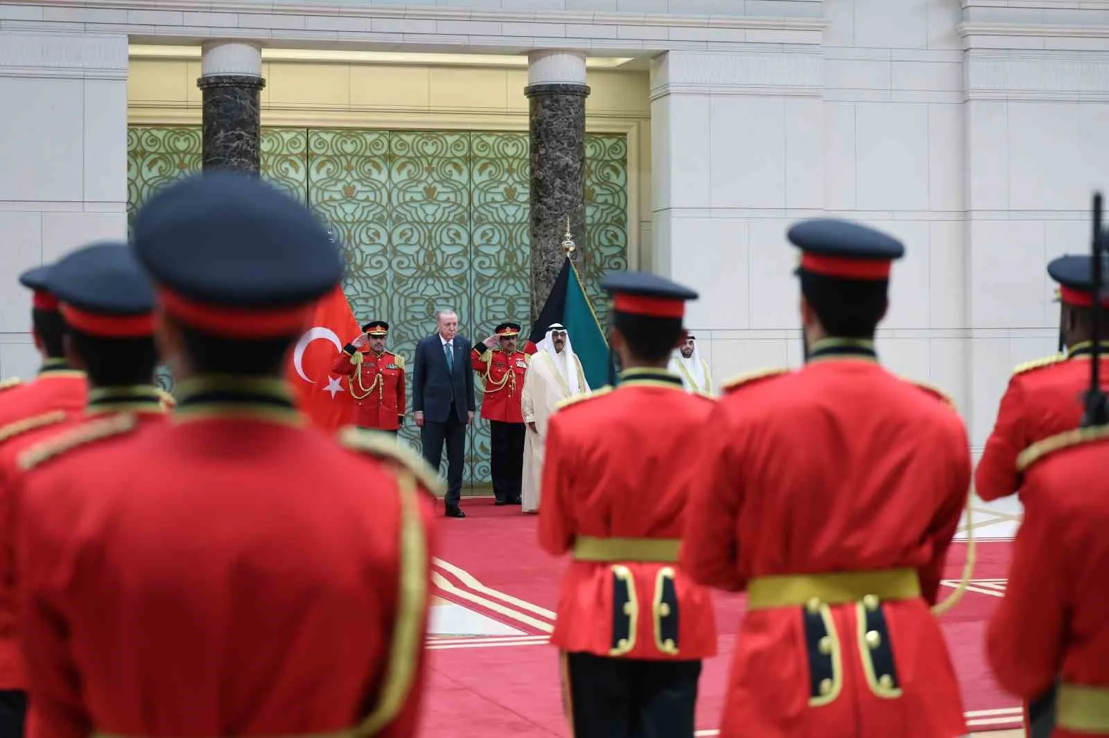 Cumhurbaşkanı Recep Tayyip Erdoğan, resmi temaslarda bulunmak üzere geldiği Kuveyt’te